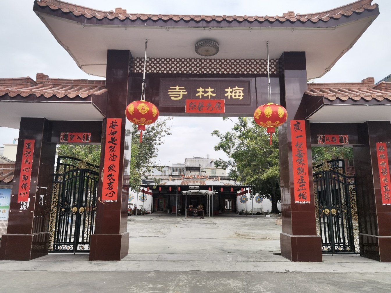 梅林寺山门实景照片