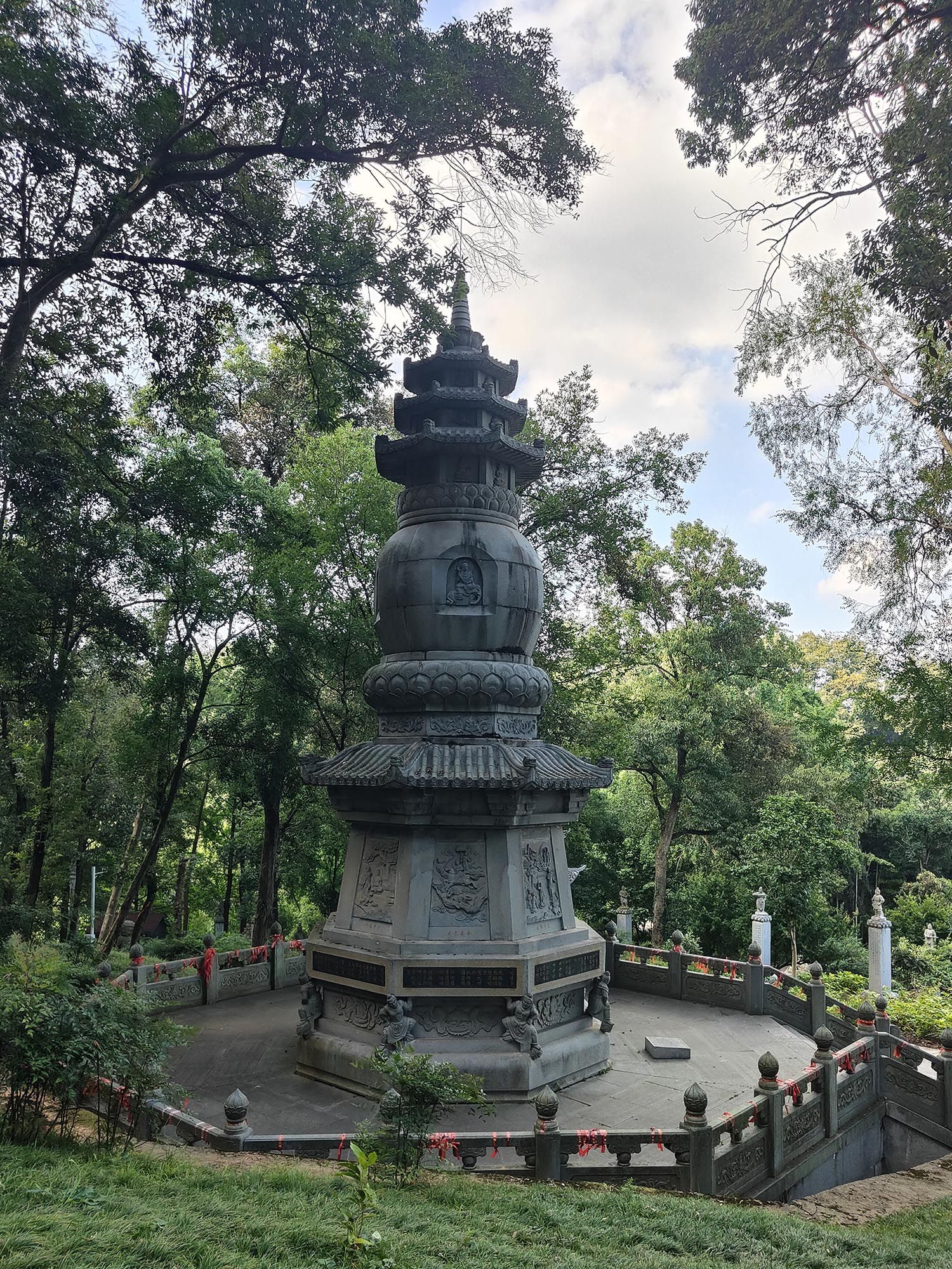 玉泉寺金刚和平宝塔实景照片
