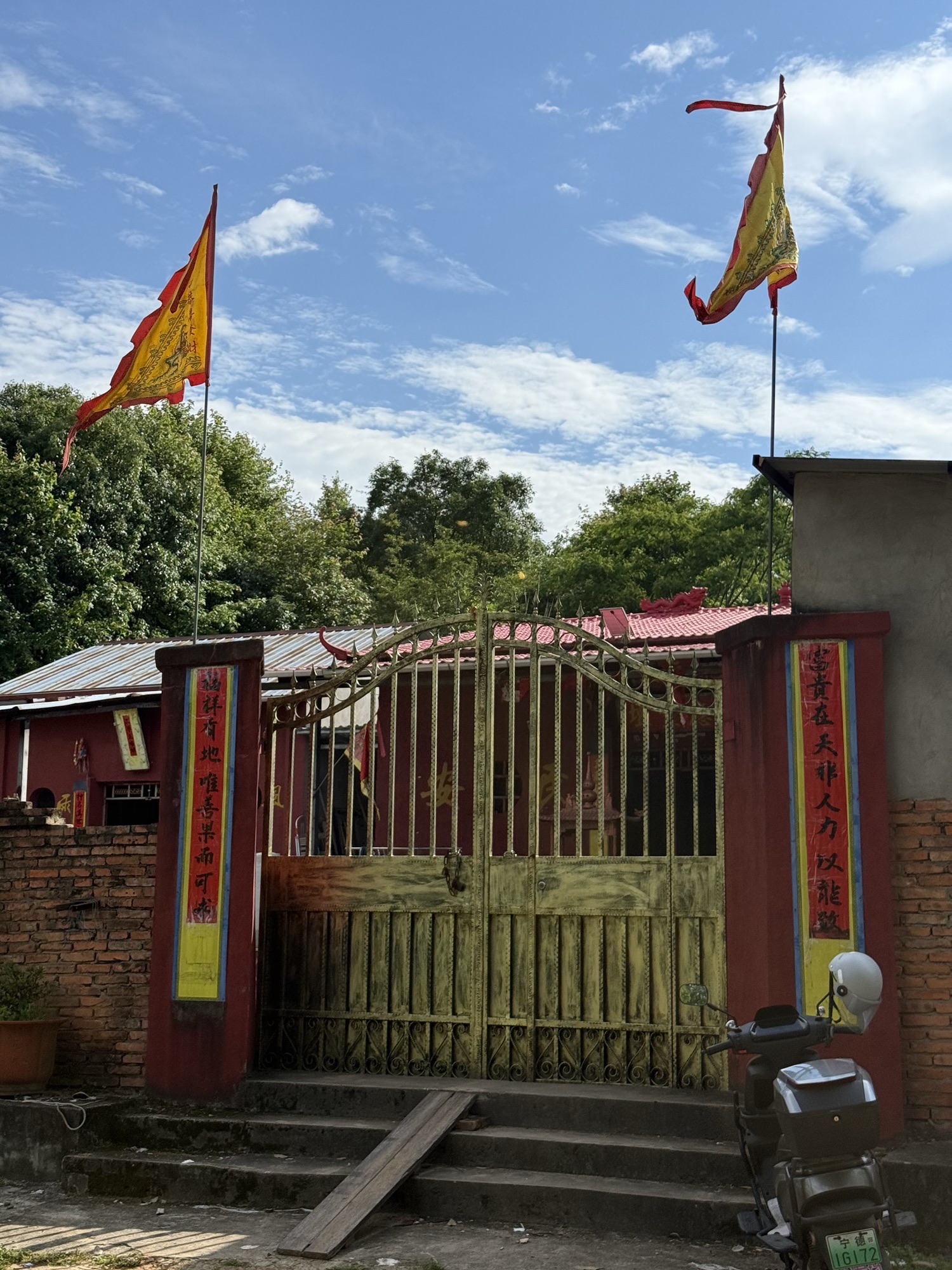 閭山正殿实景照片