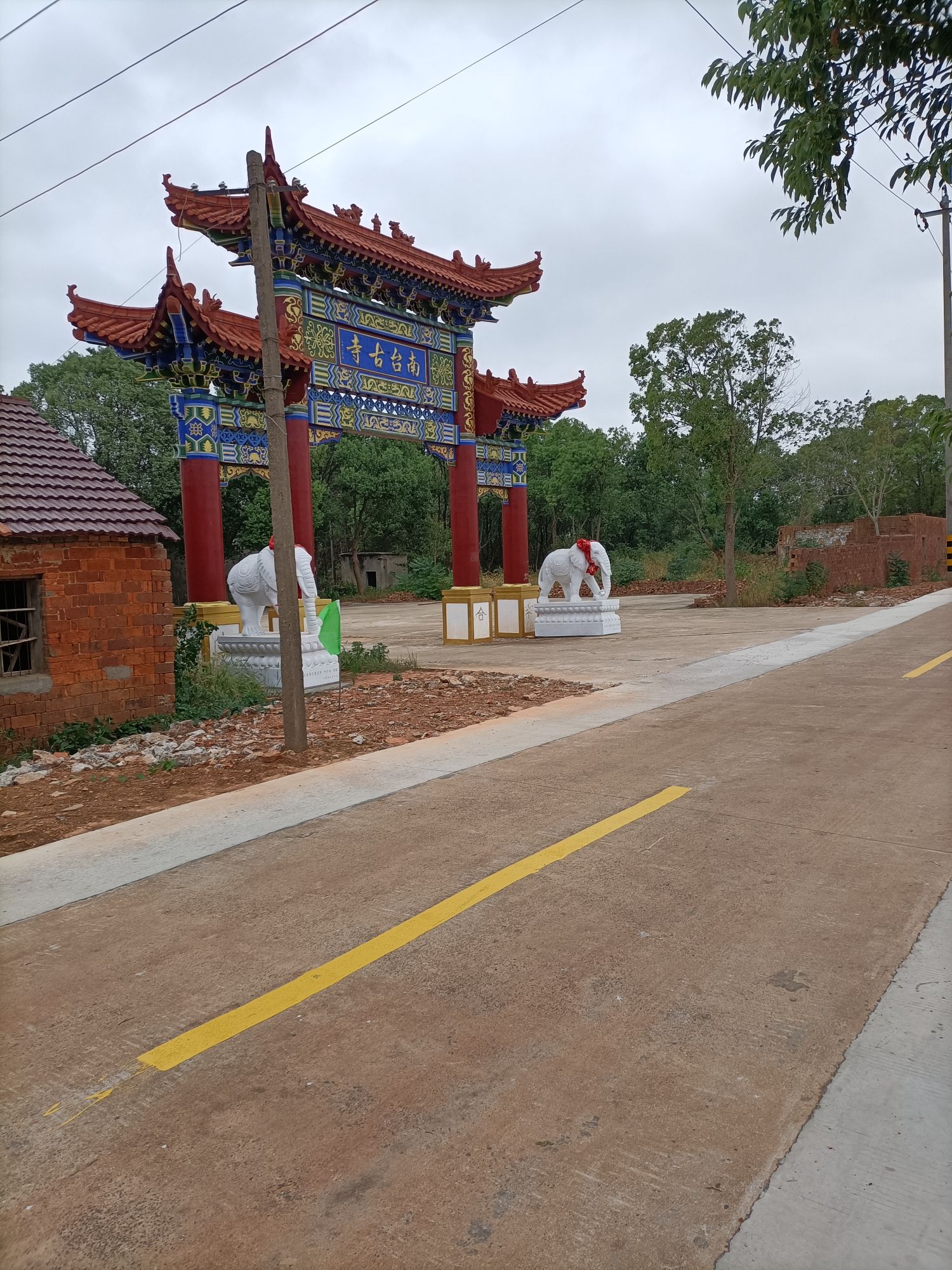 望江县南台寺实景照片