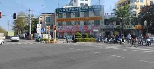 零食有鸣批发超市(感恩北路店)