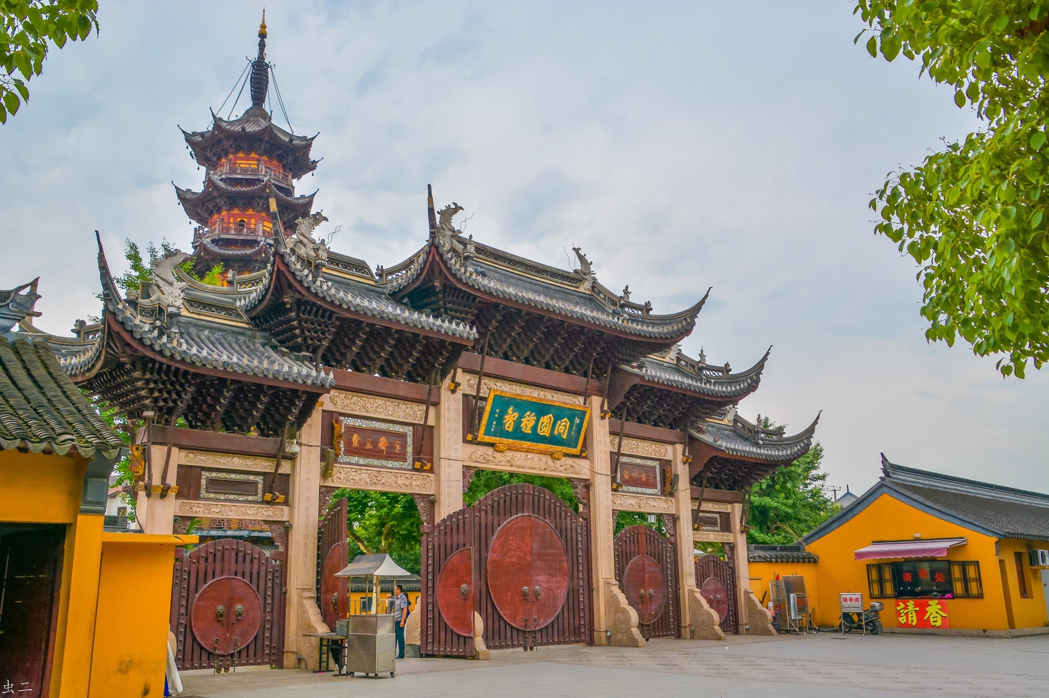 龙华寺实景照片