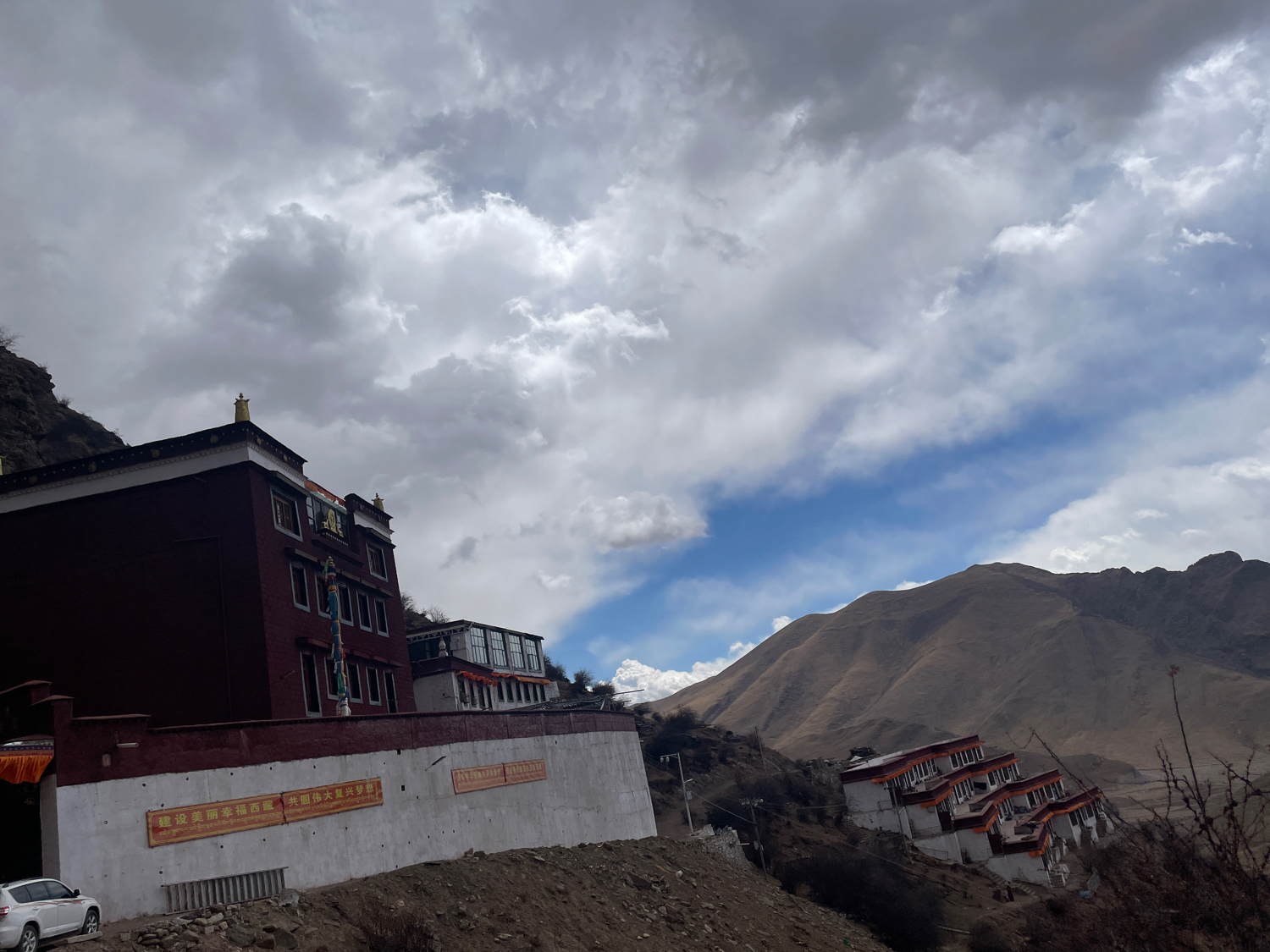 塔玉贡康寺实景照片