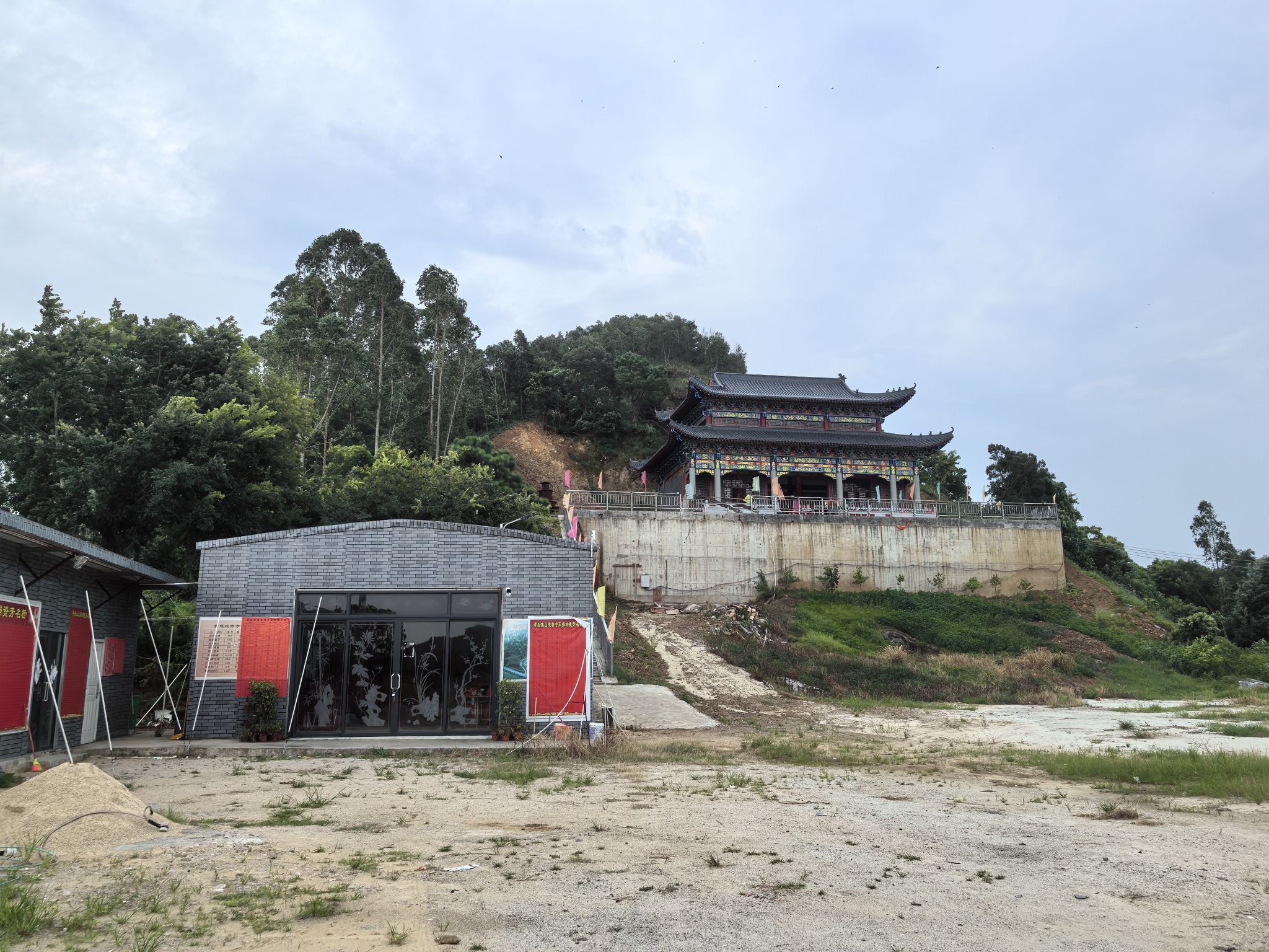 陆丰市浮头山观音寺实景照片